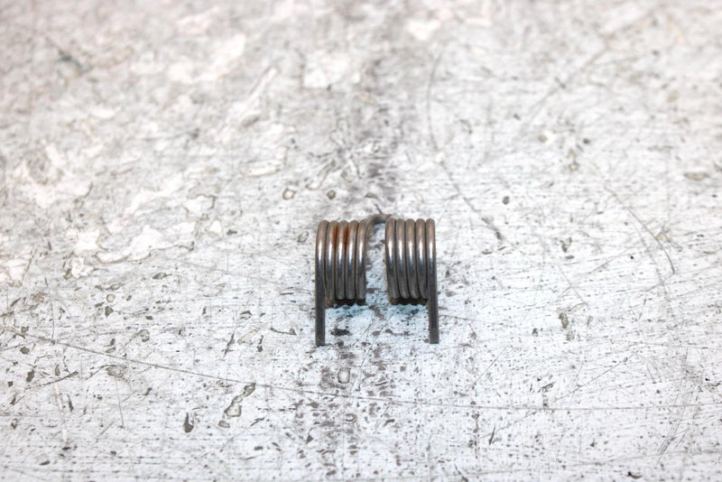 2006 Polaris Sportsman 500 Oem Passenger Seat Spring 7041623 AP186