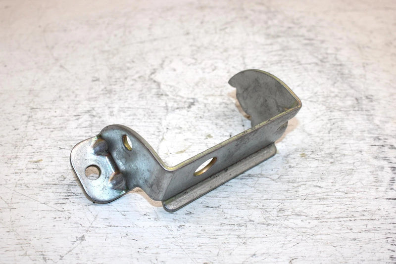 97 Yamaha Vmax 700 Triple Oem Rear Upper Right Engine Mount 8CH-21425-00-00 SY10
