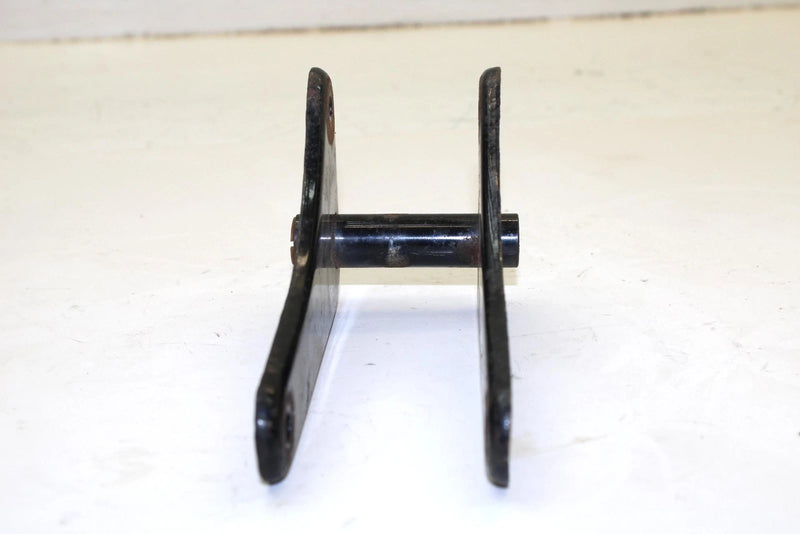 92 Yamaha Exciter Ii Oem Rear Suspension Pivot Bracket 8U7-47464-00-00 Q1609