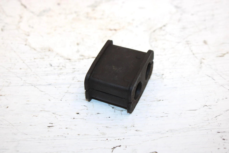 2009 Suzuki Lt-a400f Oem Oil Cooler Line Grommet 16468-38F00 16468-38F01 AS26