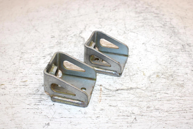 97 Yamaha Vmax Sx700 Triple Oem Rear Lower Motor Mount Pair 8CR-21427-01-00 SY10