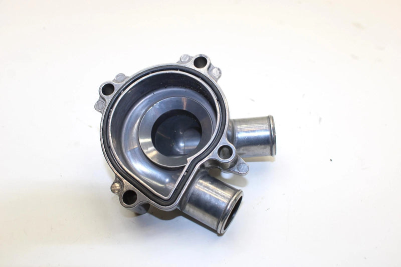 1994 Yamaha Vmax 600 Oem Engine Water Pump Housing Cover 8AB-12422-01-00 Q2563