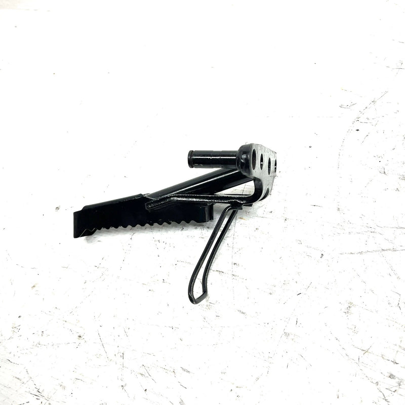 1988 Yamaha Moto 4 OEM Right Foot Peg 1YW-27421-00-00 AY57