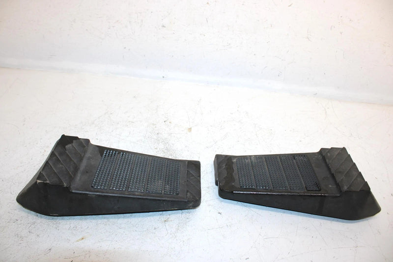 02 Ski-doo Grand Touring 500 Oem Passenger Footrest Set 572088700 SS24