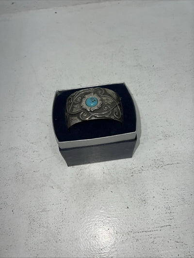 New Women’s Montana Silversmiths Silver Scroll Turquoise Bracelet. BC1225 A-62