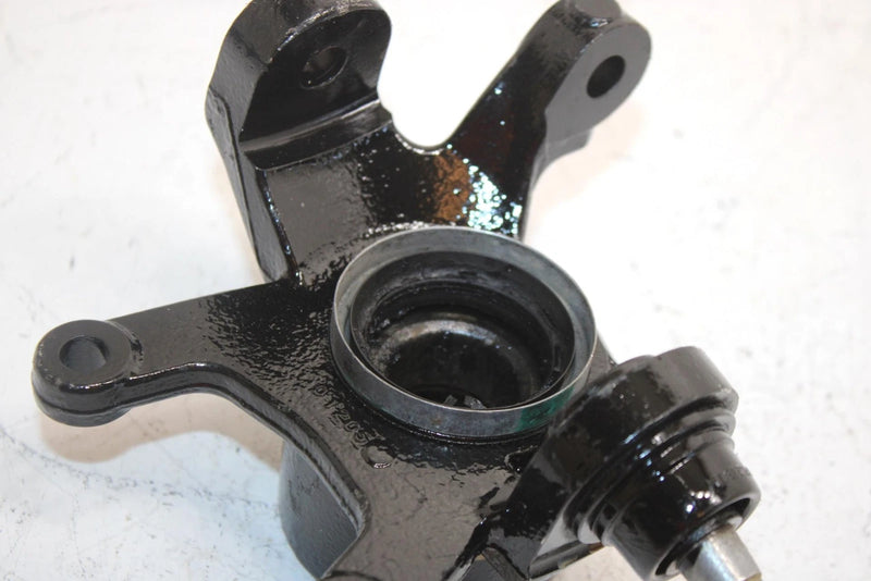 2001 Bombardier Traxter Oem Front Right Steering Knuckle 709400095 AB10