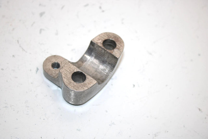 86 Honda Fourtrax 250 Trx250 A Oem Right Handlebar Clamp 53111-958-000 AH32