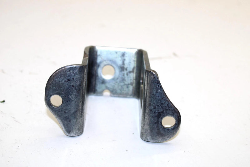 1999 Yamaha Vmax 500 Oem Front Upper Left Motor Mount 8CR-21415-00-00 Q1531