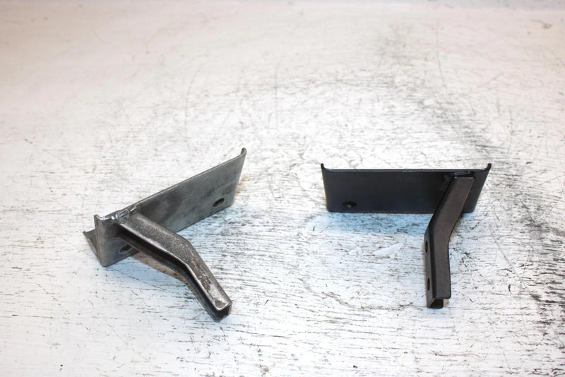 1995 Yamaha Vmax 600 Oem Footrest Bracket Set 8AB-21926-00-00 SY11
