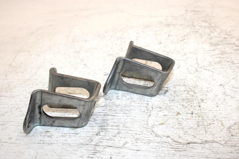 97 Yamaha Vmax700 Triple Oem Front Upper Mount Bracket Pair 8CH-21415-00-00 SY10