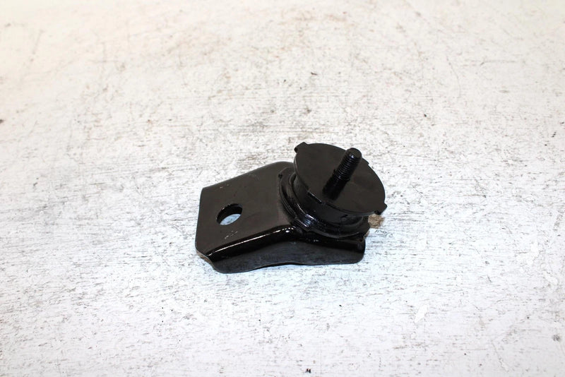 1995 Yamaha Vmax 600 Le Oem Front Lower Right Motor Mount 85L-21417-00-00 SY21