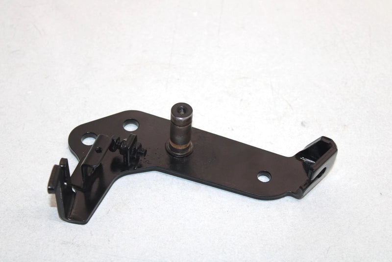 04 Yamaha  Bruin 350 Auto 2wd Oem Foot Brake Bracket 5TE-F7412-10-00 AY36