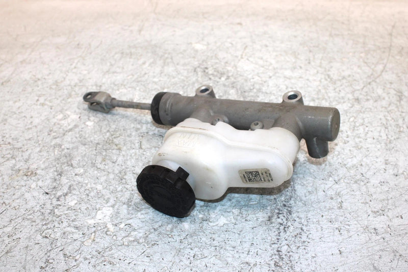 2015 Polaris Ranger 570 Eps Oem Brake Master Cylinder 2204117 XP5.2