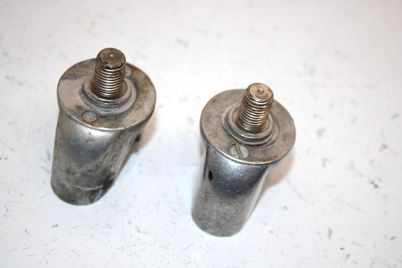 86 Honda Fourtrax 250 Trx250 A Oem Lower Handlebar Mount Pair 53130-958-000 AH32