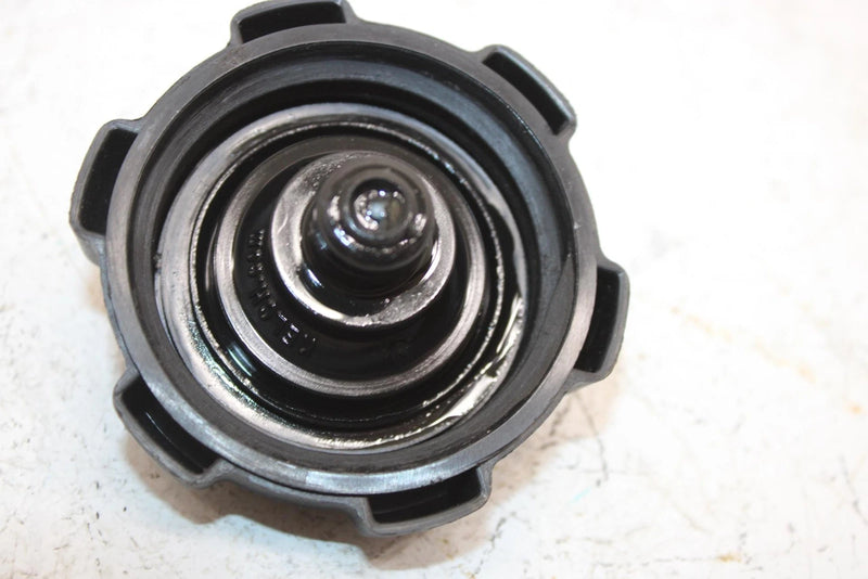 04 Arctic Cat Sabercat 600 Efi Oem Oil Tank Cap 1670-365 SA239