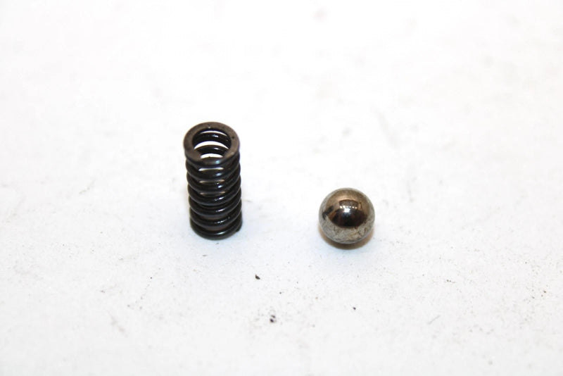 1985 Yamaha  Moto 4 Oem Gear Shift Guide Spring And Ball 90501-101A5-00 AY40