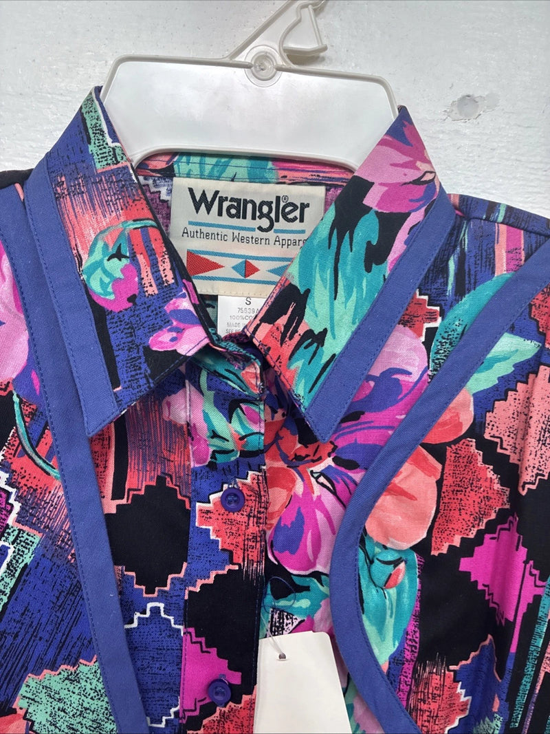 New Women’s Wrangler Multicolor Design Long Sleeve Button Up Small TT-104