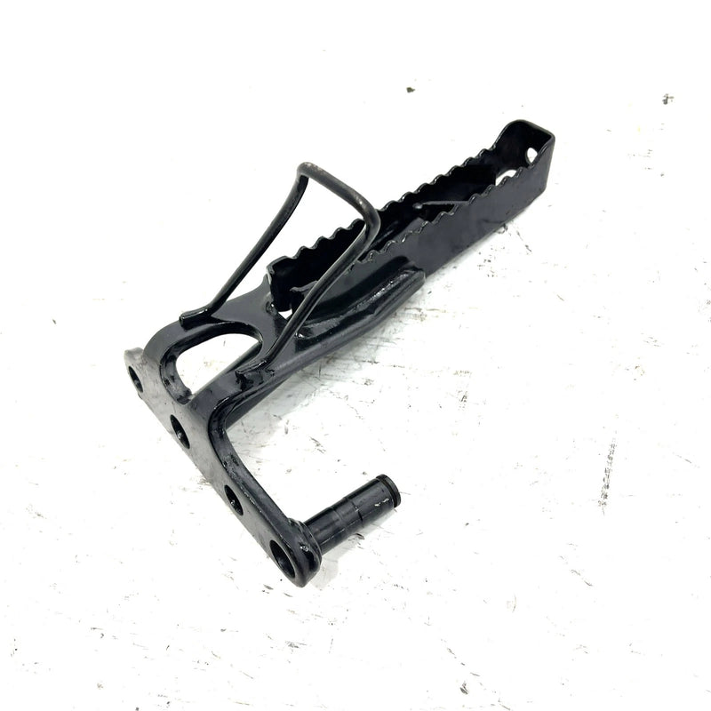 1988 Yamaha Moto 4 OEM Right Foot Peg 1YW-27421-00-00 AY57