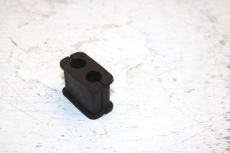 2009 Suzuki Lt-a400f Oem Oil Cooler Line Grommet 16468-38F00 16468-38F01 AS26