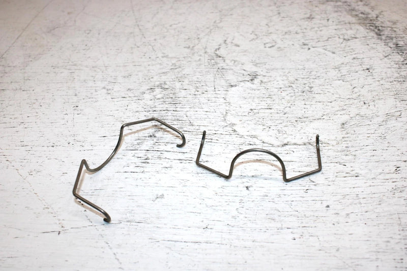 1998 Ski-doo Formula 500 Oem Valve Cap Spring Clip Pair 420838083 SS1
