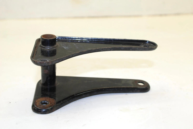 92 Yamaha Exciter Ii Oem Rear Suspension Pivot Bracket 8U7-47464-00-00 Q1609