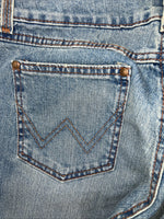 New Women’s Wrangler Low Rise Light Wash Denim Jeans. 11/12x34 P-10