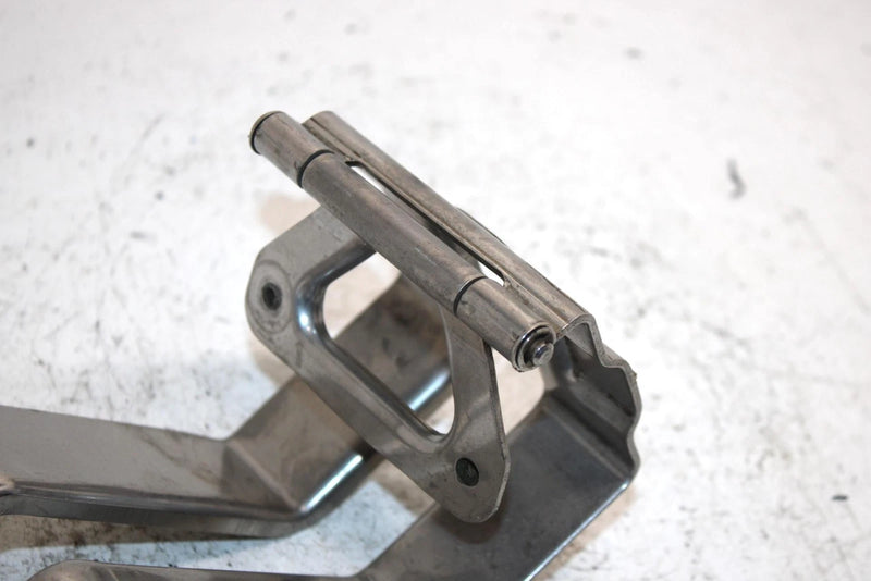 1990 Kawasaki 650 Ts Oem Hatch Cover Hinge 11046-3838 JK8