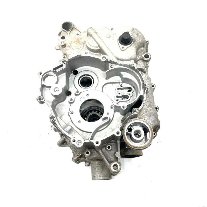 2004 Yamaha Bruin 350 YFM350FA 4x4 OEM Crankcase 5UH-15100-09-00 AY63