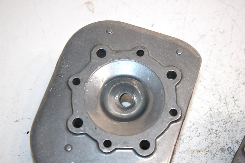 84 Yamaha Phazer Se Oem Cylinder Head Set 8V0-11111-01-00 8V0-11121-01-00 SY9