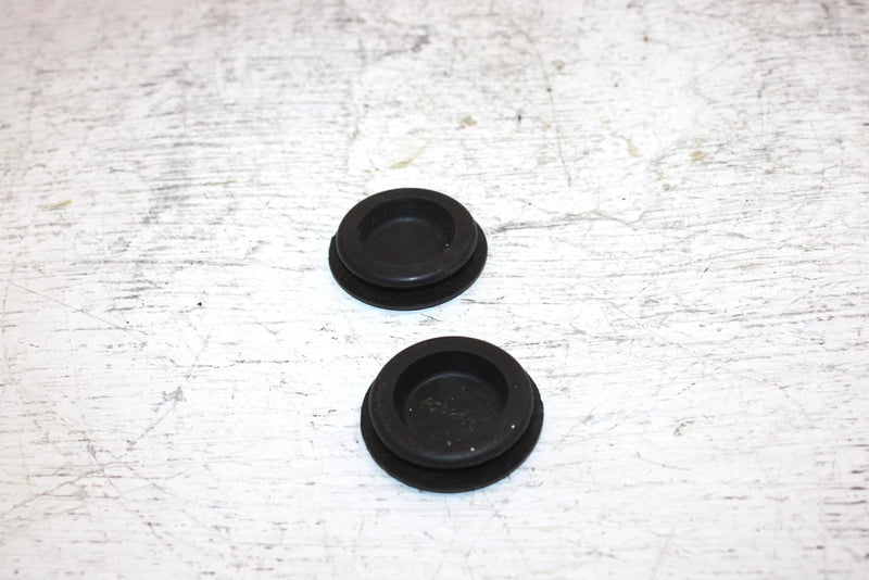 1997 Yamaha Vmax Sx 700 Triple Oem Belly Pan Plug Pair 90338-30256-00 SY10