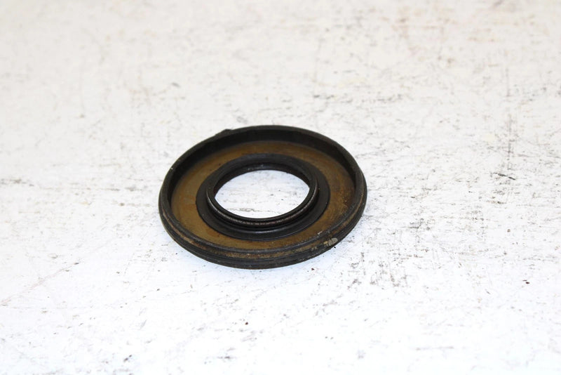 1997 Polaris 500 Indy Oem Crankcase Oil Seal Pair  3085200 SP15