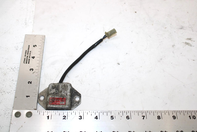1989 Yamaha Srv Oem Voltage Regulator 82M-81910-A0-00 Q4364