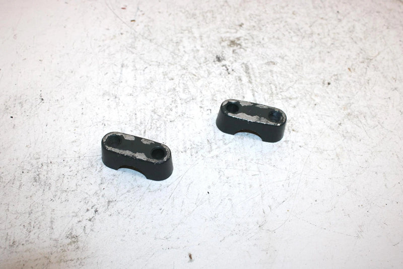 1993 Yamaha Waverunner 650 Oem Lower Handlebar Clamp Pair EU0-23814-01-00 JY23