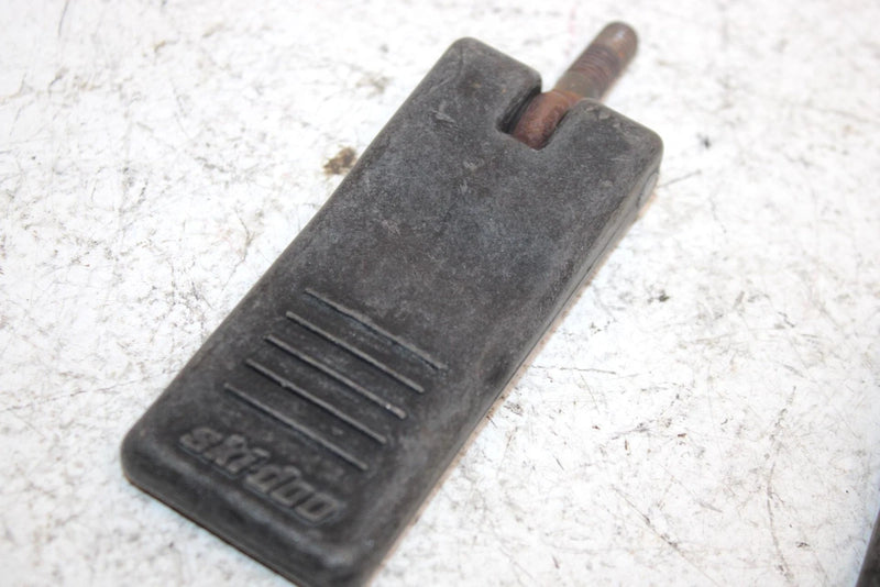 02 Ski-doo Grand Touring 500 Oem Backrest Lock Pair 572038200 SS24