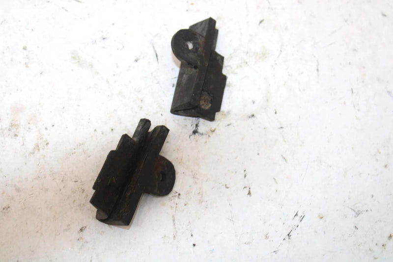 1988 Yamaha Enticer 340 Oem Hood Locator Set 8X0-77516-00-00 SY130