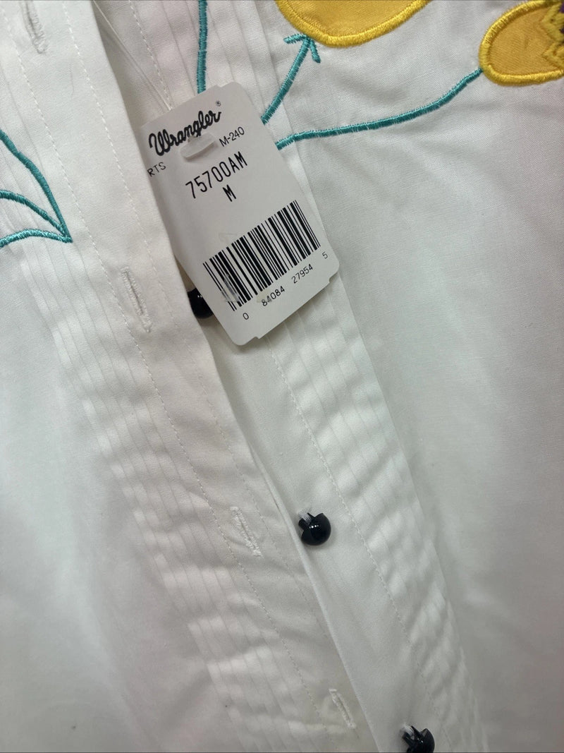 New Women’s Wrangler White Deigned Long Sleeve Button Up Medium KK-31