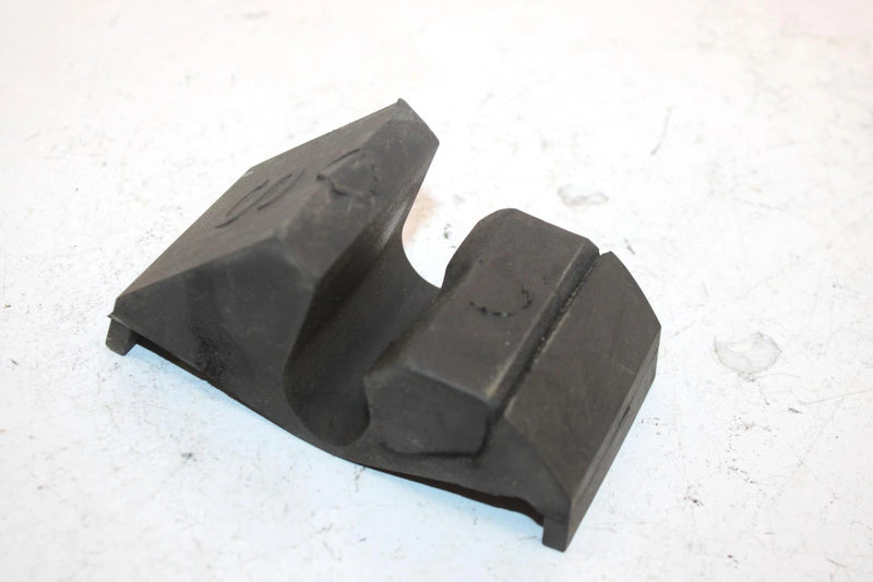00 Yamaha Sx500r Oem Stopper 1 8CS-23743-00-00 SY0
