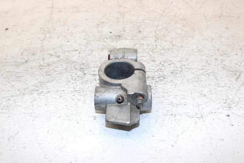 87 Yamaha Exciter 570 L/c Oem RightFront Suspension Bracket 8L9-2377E-00-00 SY18