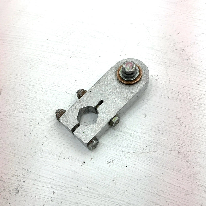99-02 ARCTIC CAT ZR 500 OEM REAR ARM PIVOT BLOCK 0704-981 SA18