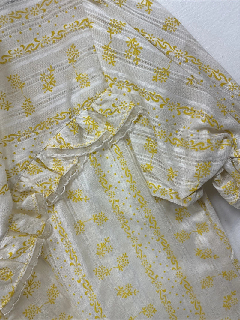 New Women’s White Yellow Design Short Sleeve Half Zip Size 40 TT-87