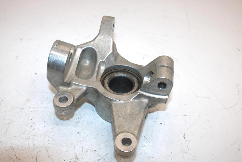 21 Can-amOutlanderMax4504x4 Dps Oem Front Right Steering Knuckle 705402905 AB4