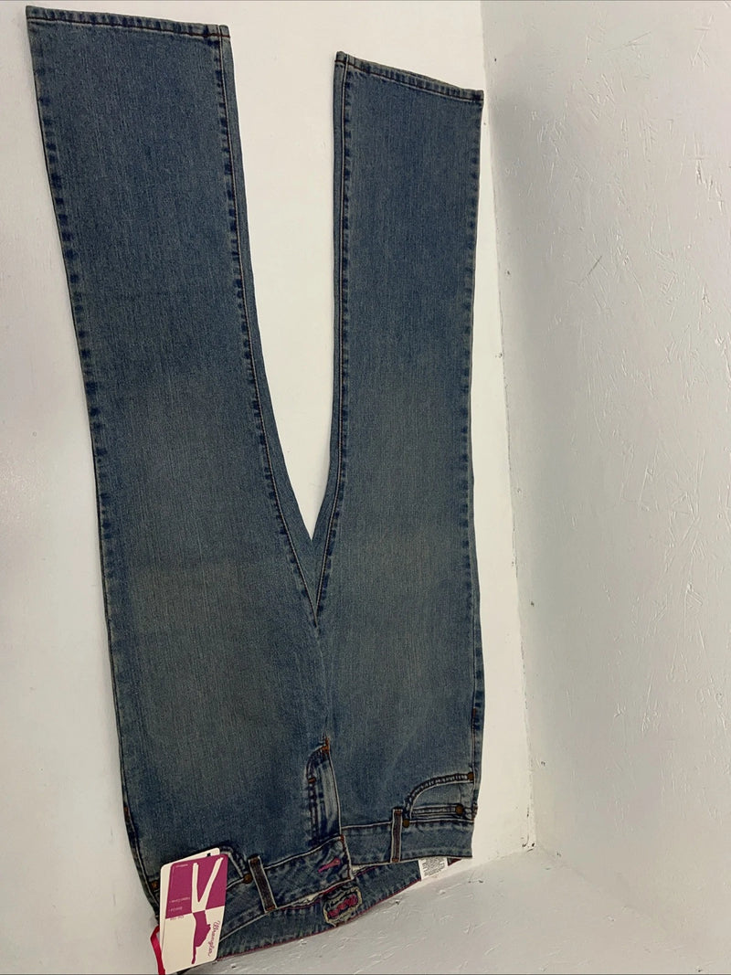 New Women’s Wrangler Low Rise Light Wash Denim Jeans. 11/12x34 P-10