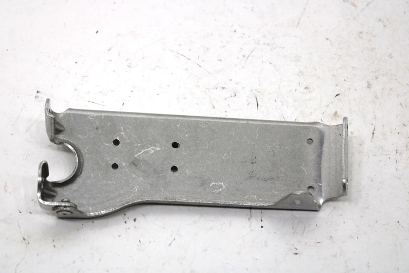 1987 Yamaha Srv Oem Right Steering Gate Bracket 8L8-23884-00-00 SY131