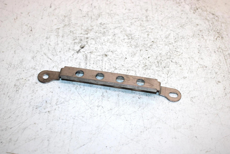 1994 Kawasaki 750 Ss Super Sport Oem Front Cover Bracket 11047-3764 JK9