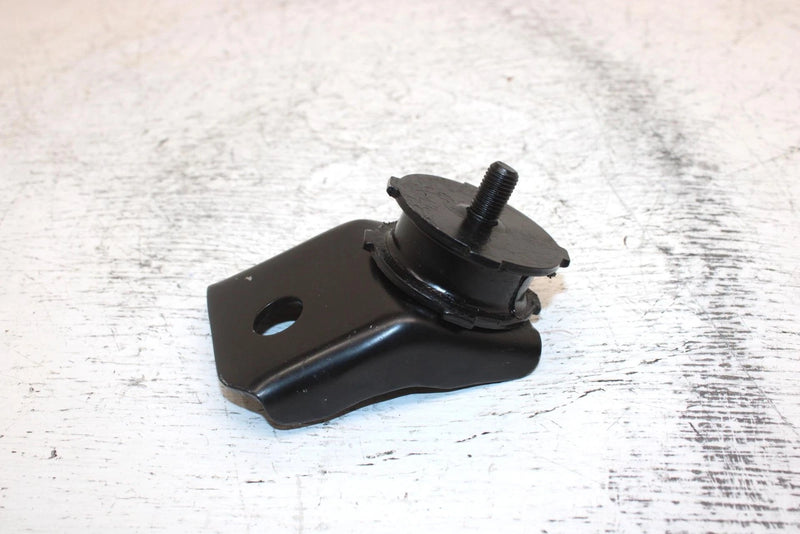 1995 Yamaha Vmax 600 Oem Front Lower Right Mount W/Dampner  8M6-21486-02-00 SY11