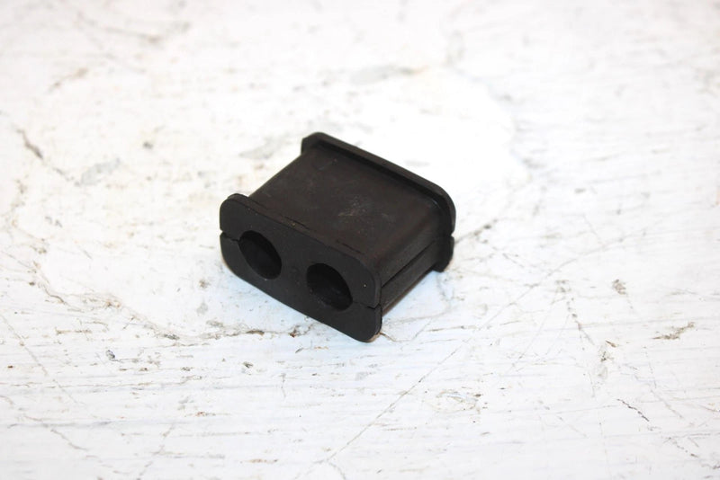2009 Suzuki Lt-a400f Oem Oil Cooler Line Grommet 16468-38F00 16468-38F01 AS26