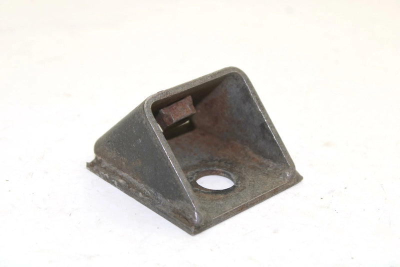Yamaha OEM Front Right Lower Engine Motor Mount 8h8-21418-01-00 SY46