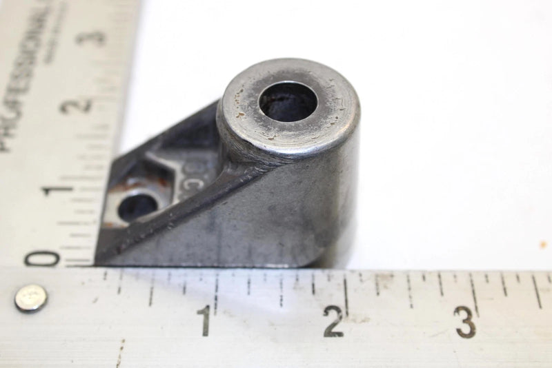 1996 Yamaha Vmax 600 Xt Oem Idler Wheel Mount Bracket 8CM-47419-20-00 Q2643