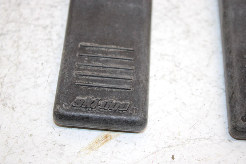 02 Ski-doo Grand Touring 500 Oem Backrest Lock Pair 572038200 SS24