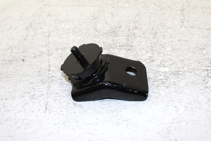 1995 Yamaha Vmax 500 Oem Front Lower Right Motor Mount 85L-21417-00-00 SY34